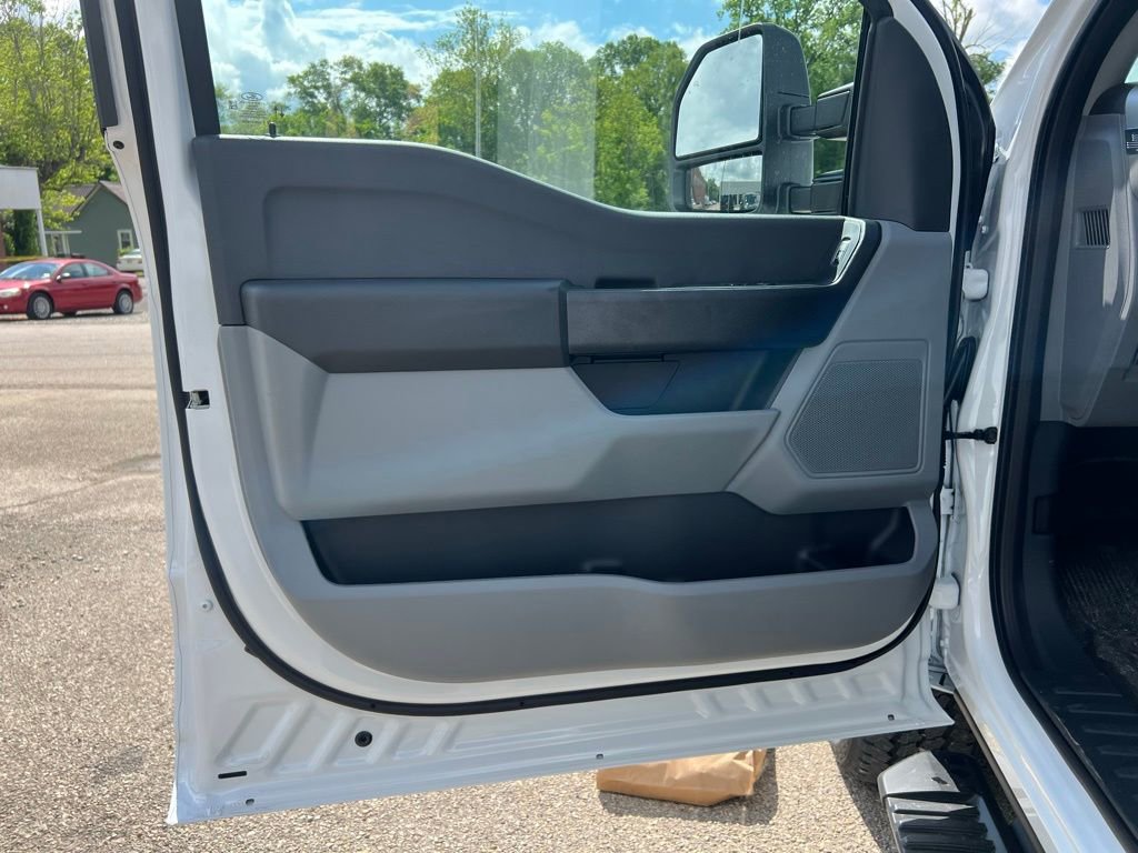 New 2025 Ford F350 XL w/ XL Chrome Package image 11