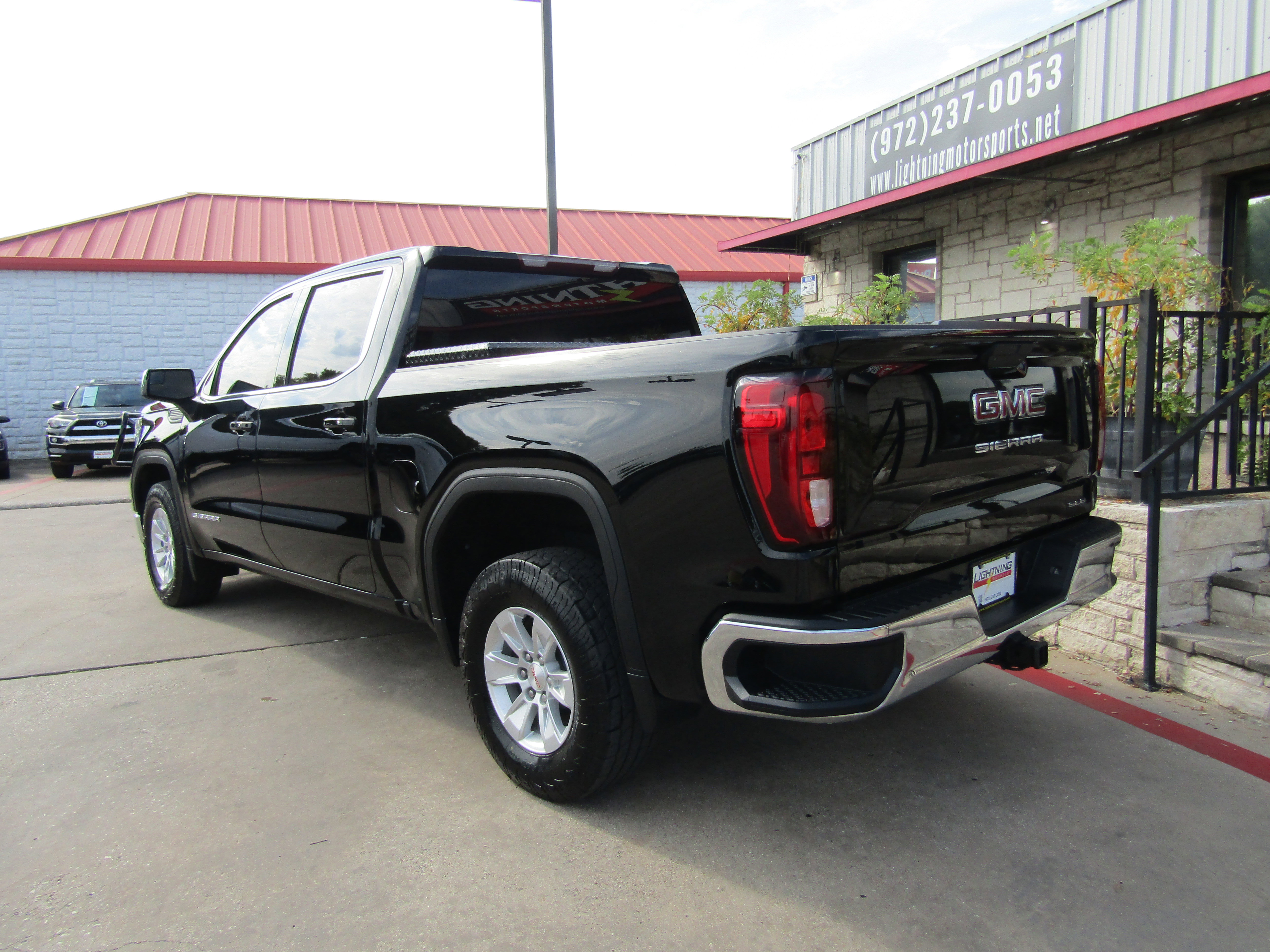 Used 2021 GMC Sierra 1500 SLE image 3