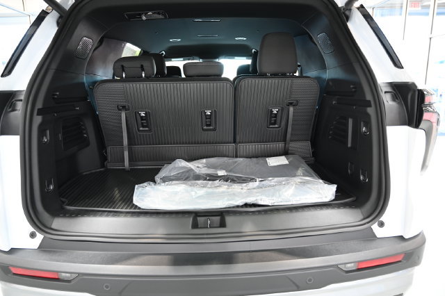 New 2027 Chevrolet Traverse LT w/ LPO, Floor Liner Package AWD/4WD image 28