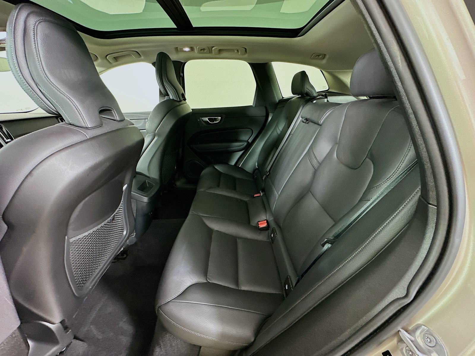 Used 2024 Volvo XC60 B5 Plus w/ Protection Package Premier AWD/4WD image 36