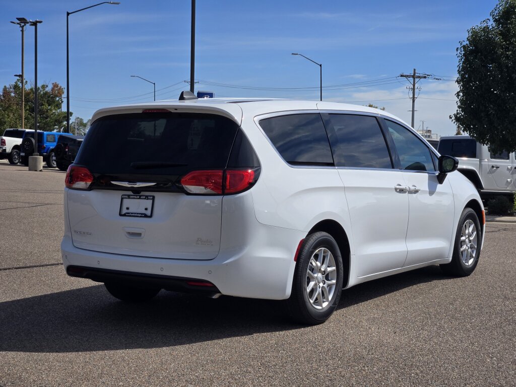 New 2027 Chrysler Pacifica LX FWD image 3