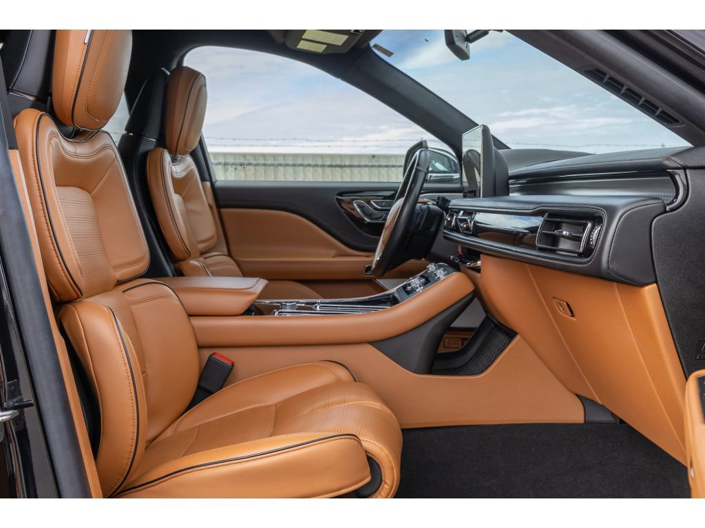 Used 2022 Lincoln Aviator Black Label w/ Dynamic Handling Package image 11