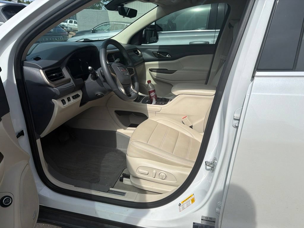 Used 2023 GMC Acadia Denali w/ Denali Technology Package AWD/4WD image 4