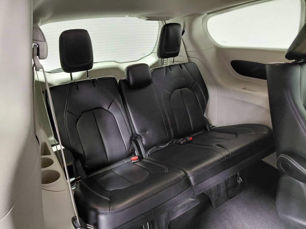 Certified 2024 Chrysler Pacifica Limited FWD image 21