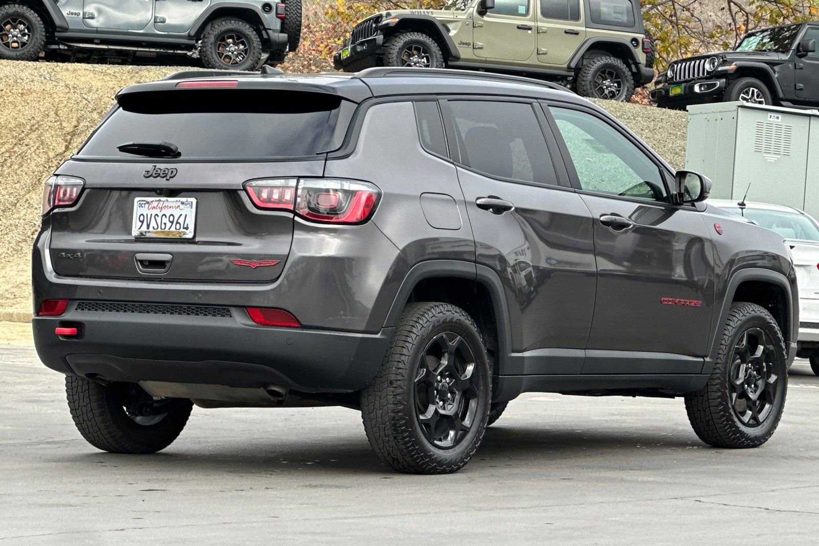 Used 2023 Jeep Compass Trailhawk image 4