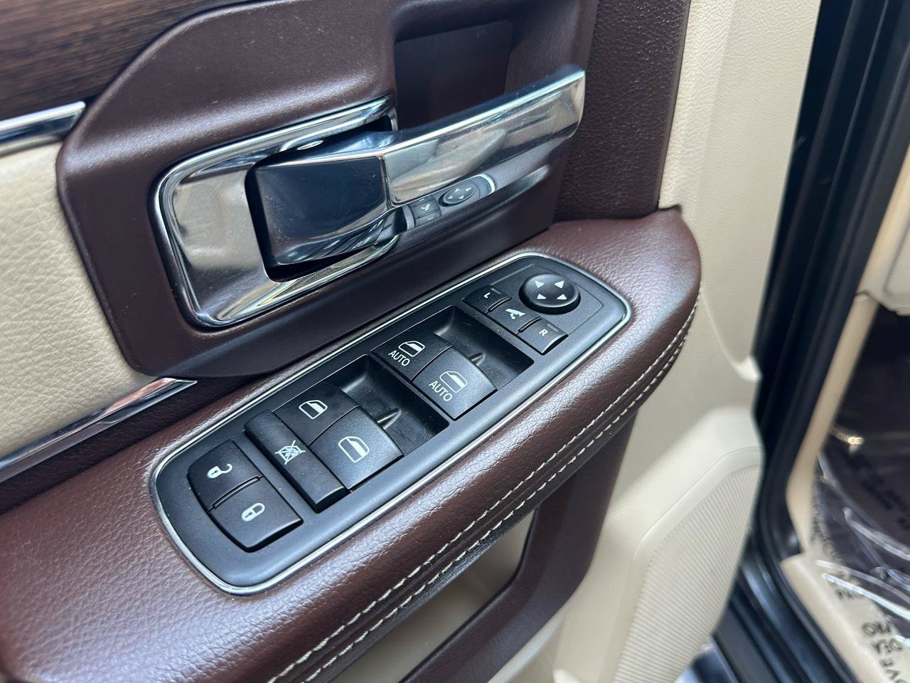 Used 2017 RAM 1500 Laramie RWD image 46