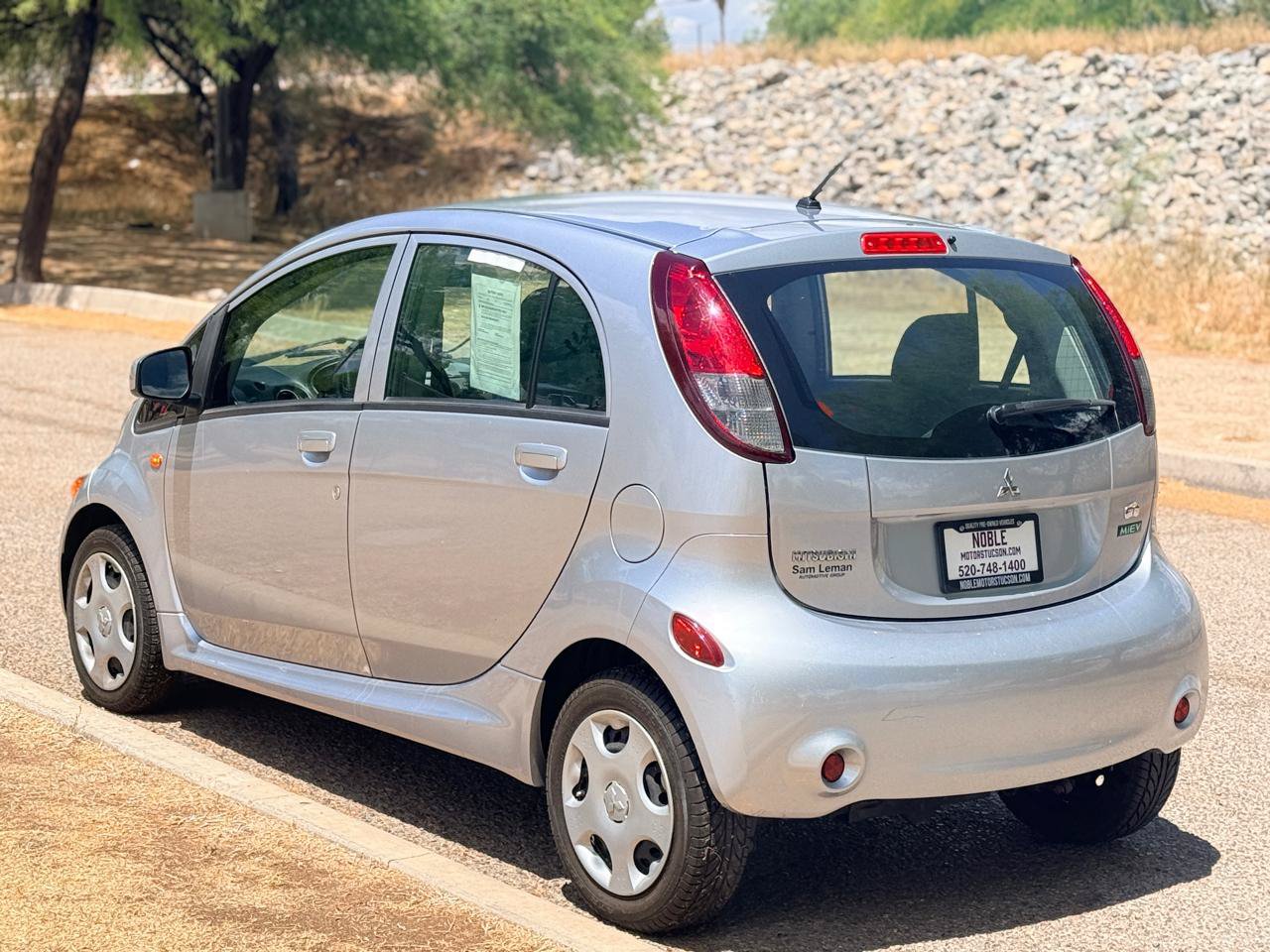 Used 2012 Mitsubishi i SE RWD image 3