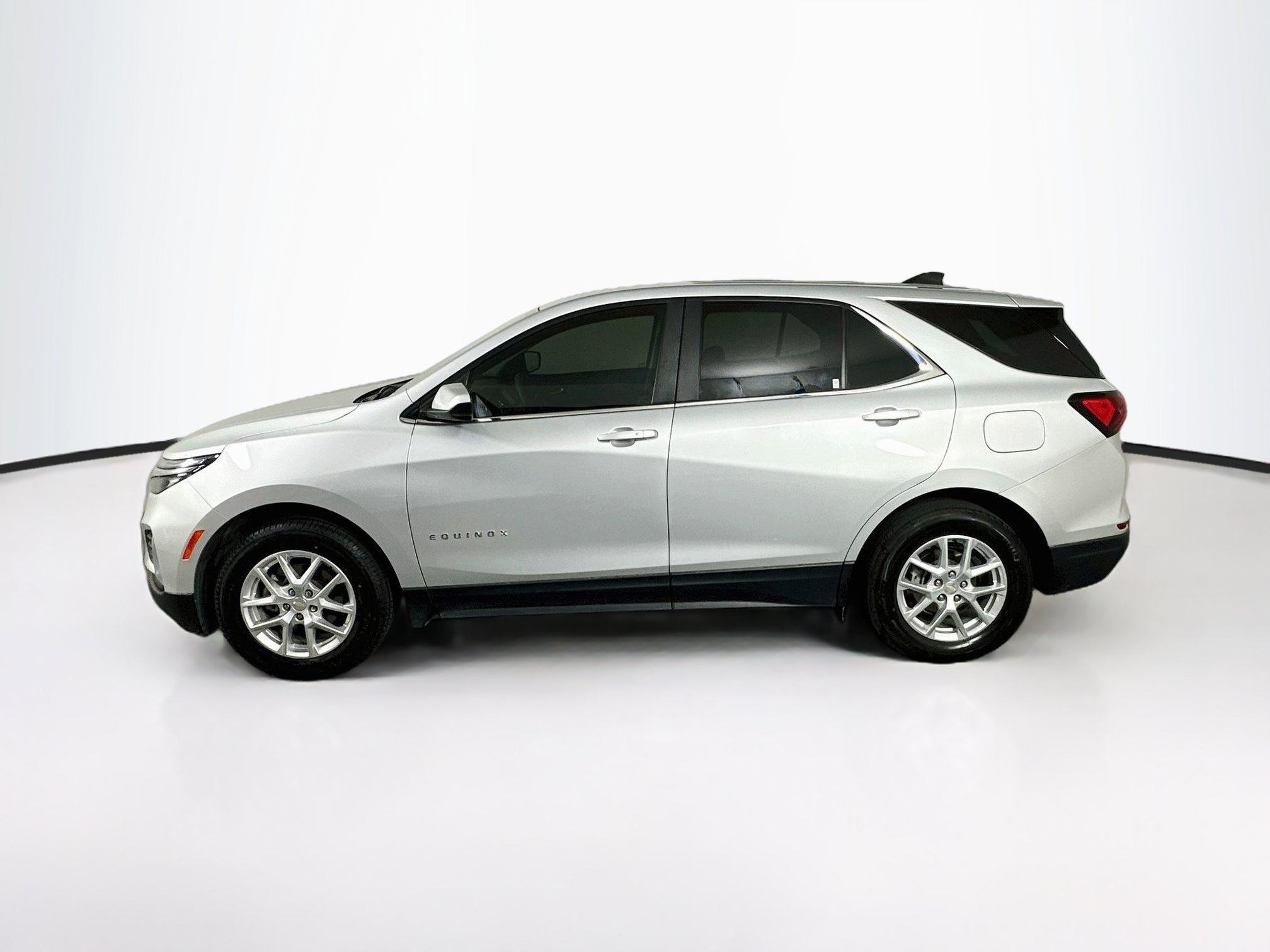 Used 2022 Chevrolet Equinox LT w/ LPO, Floor Liner Package FWD image 4