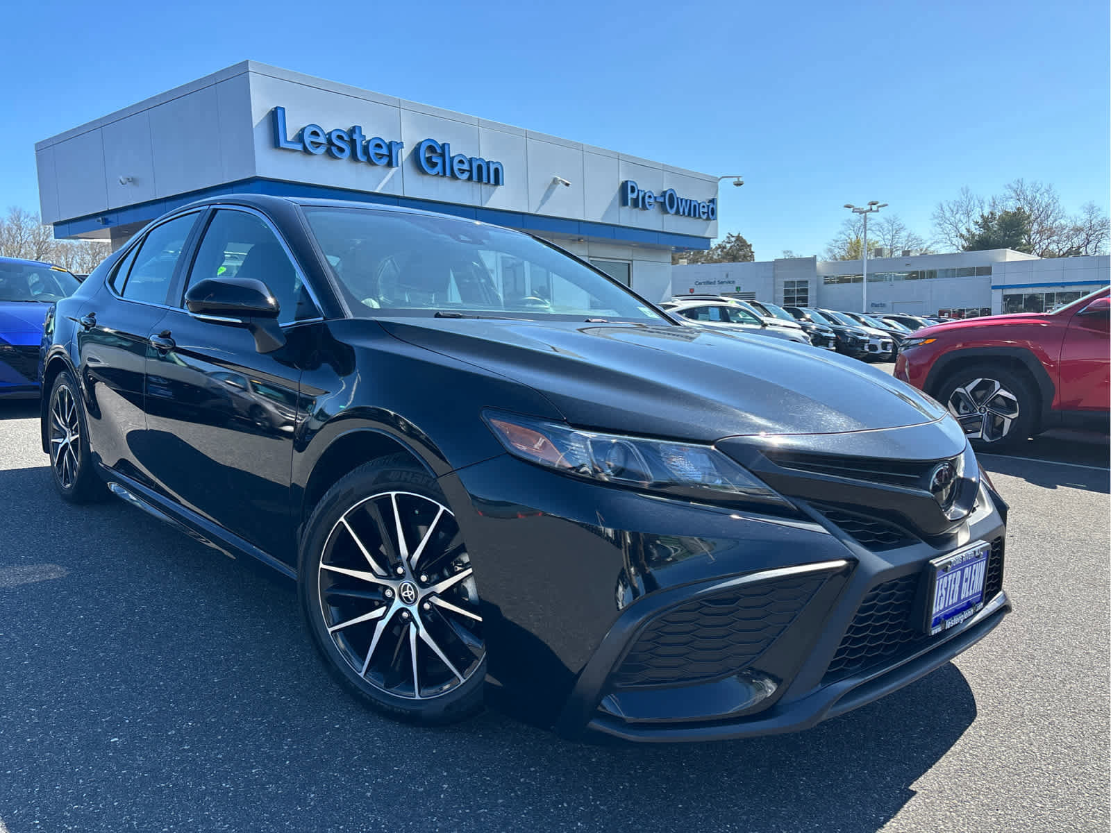 Used 2023 Toyota Camry SE w/ Cold Weather Package image 2