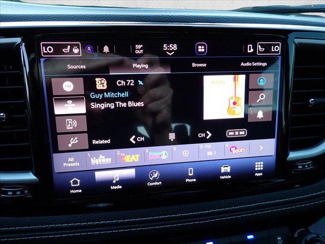 New 2027 Chrysler Pacifica Select AWD/4WD image 19