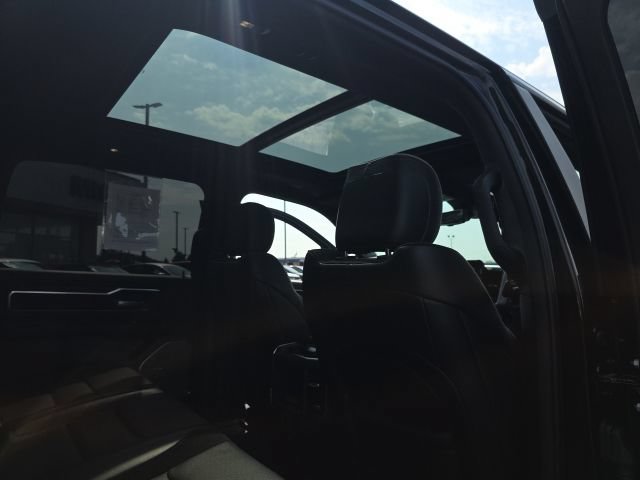 Used 2025 RAM 1500 Laramie w/ Night Edition AWD/4WD image 34