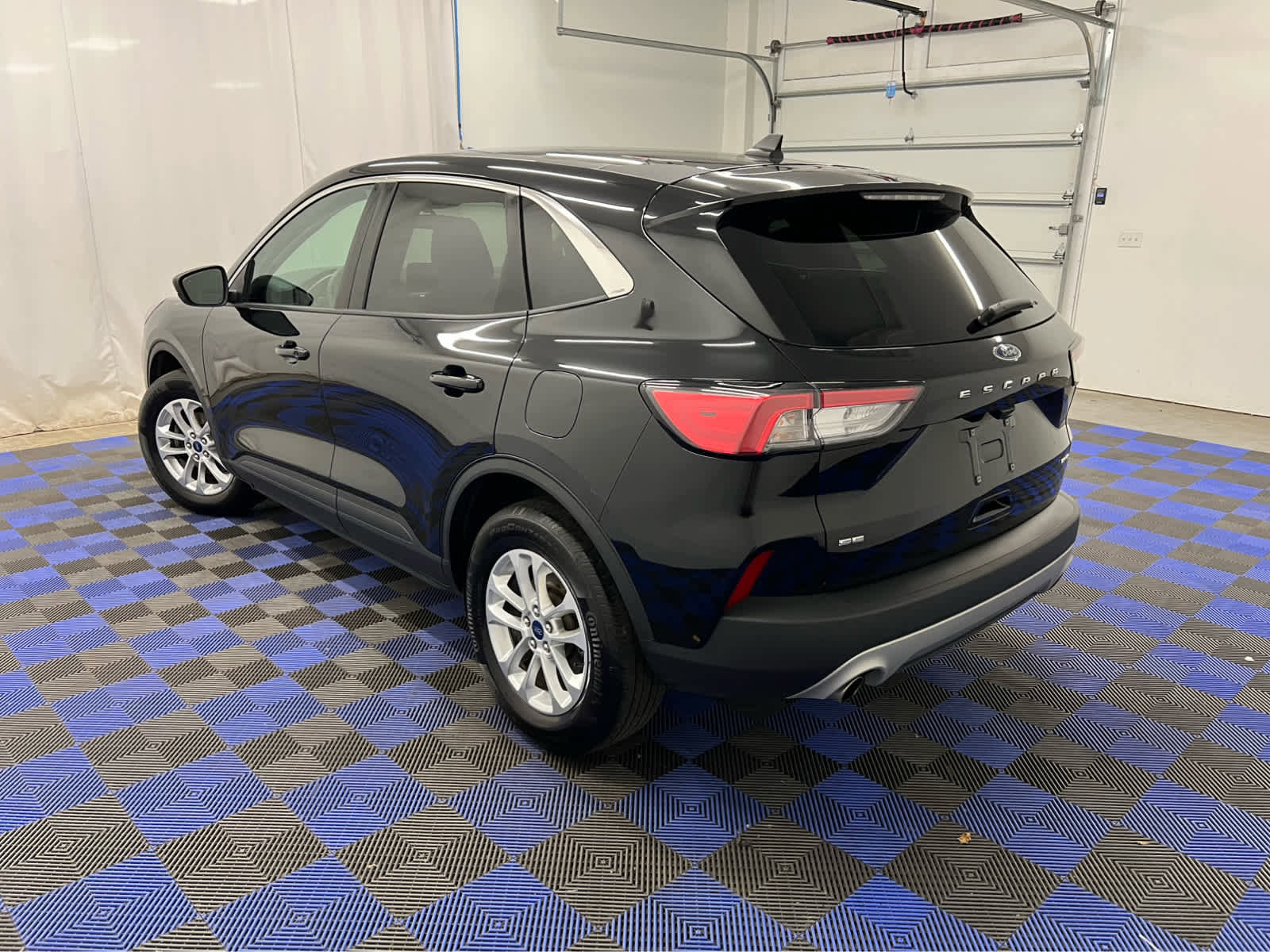 Used 2022 Ford Escape SE w/ Cold Weather Package image 9