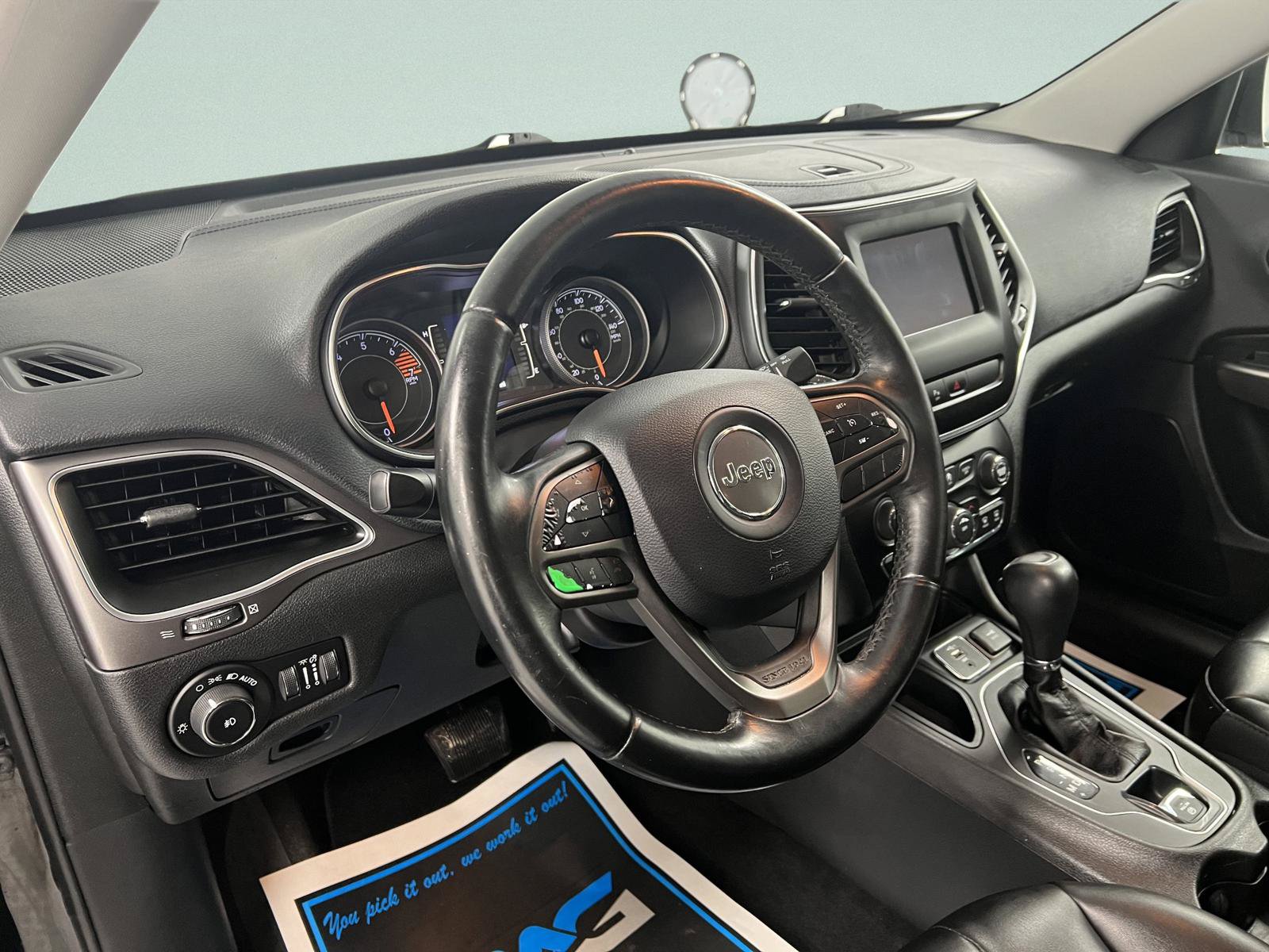Used 2019 Jeep Cherokee Latitude Plus FWD image 12