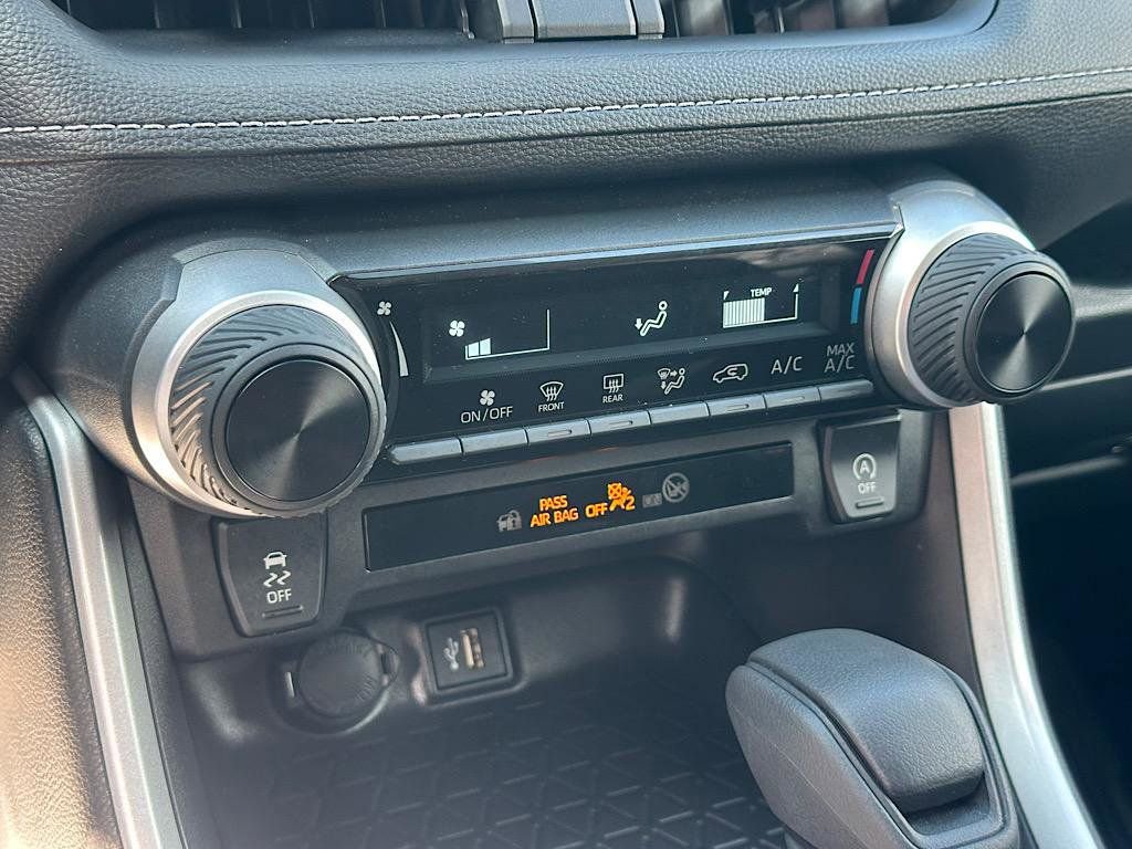 Certified 2025 Toyota RAV4 LE image 27