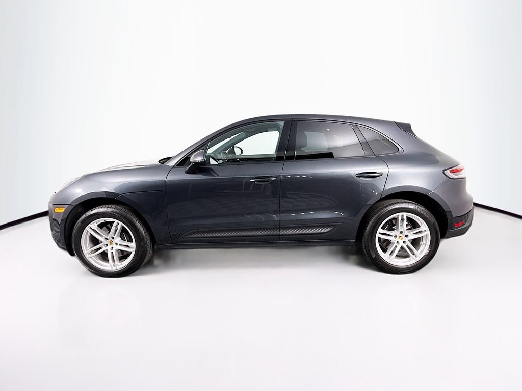 Certified 2025 Porsche Macan AWD/4WD image 2