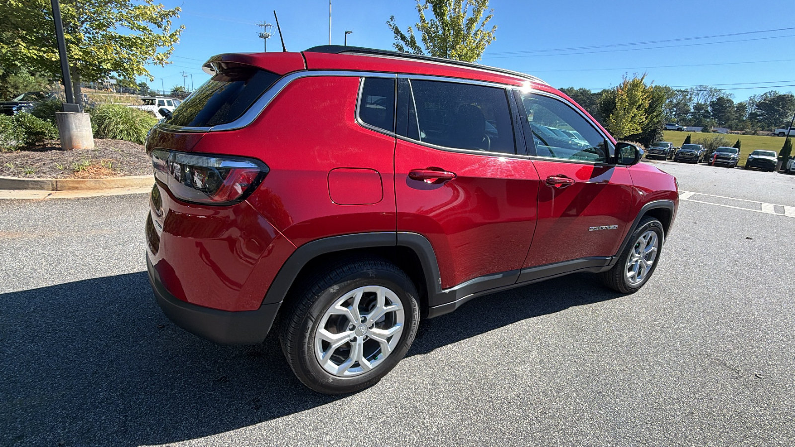 Used 2024 Jeep Compass Latitude AWD/4WD image 8