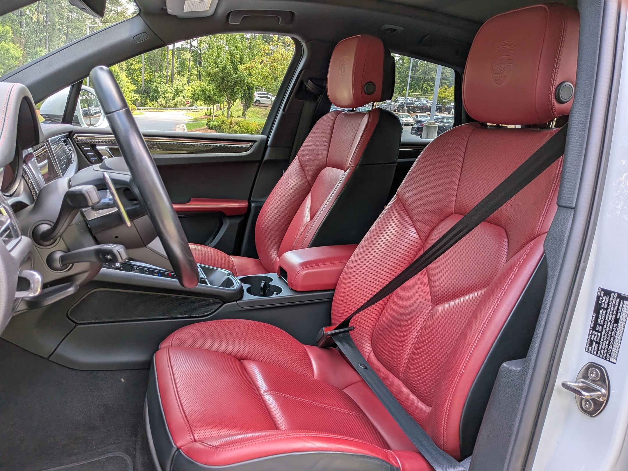 Certified 2024 Porsche Macan S AWD/4WD image 5