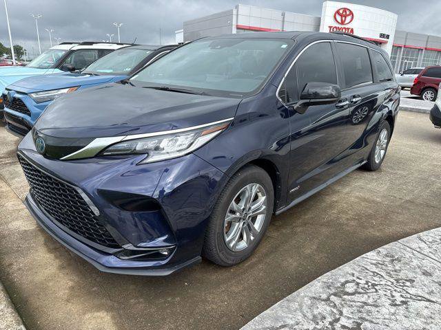 Certified 2021 Toyota Sienna XSE w/ XSE Plus Package AWD/4WD image 1