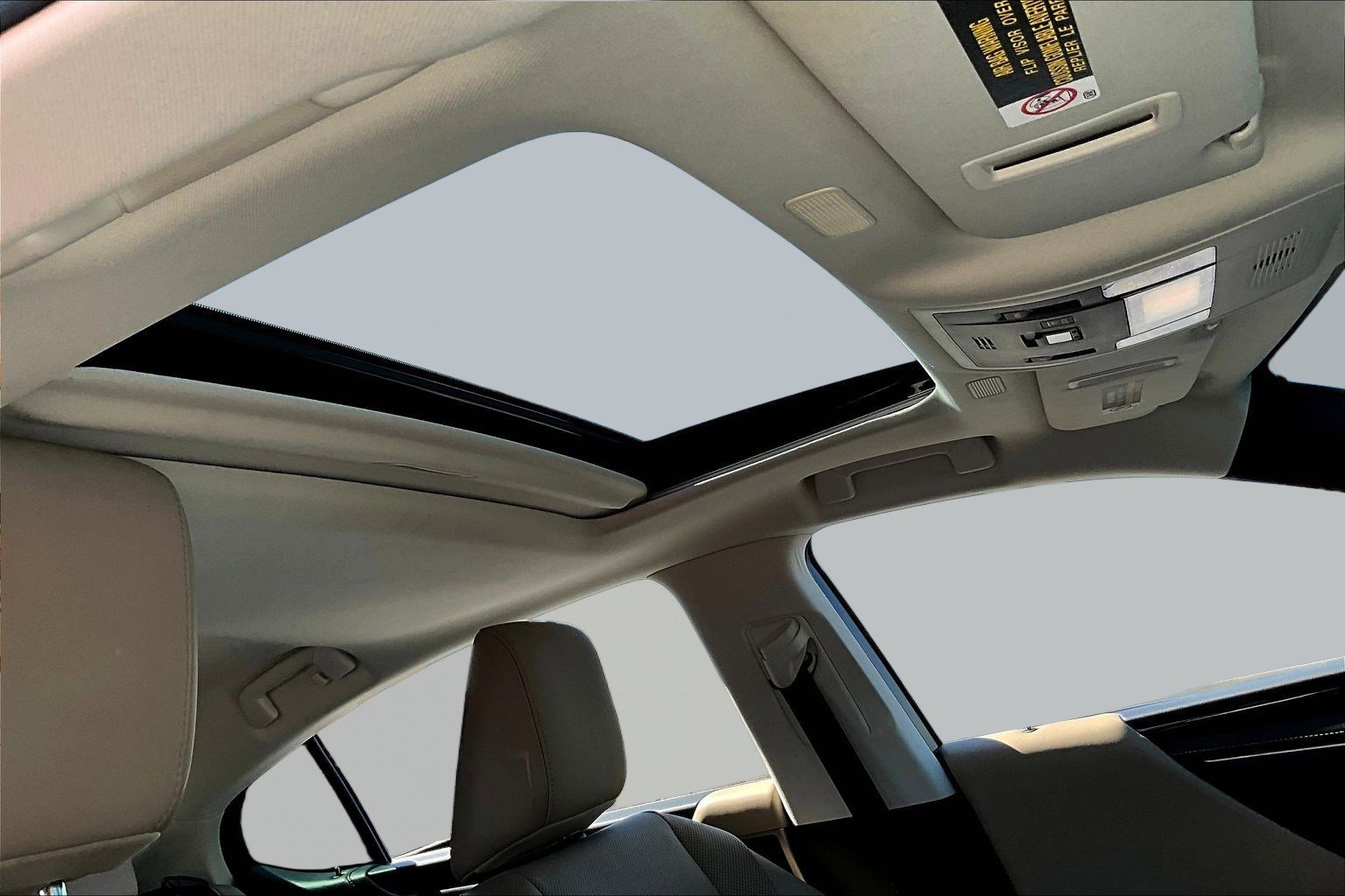 Used 2021 Lexus ES 300h w/ Premium Package image 27