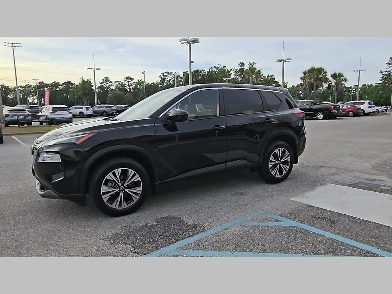 Used 2023 Nissan Rogue SV AWD/4WD image 25
