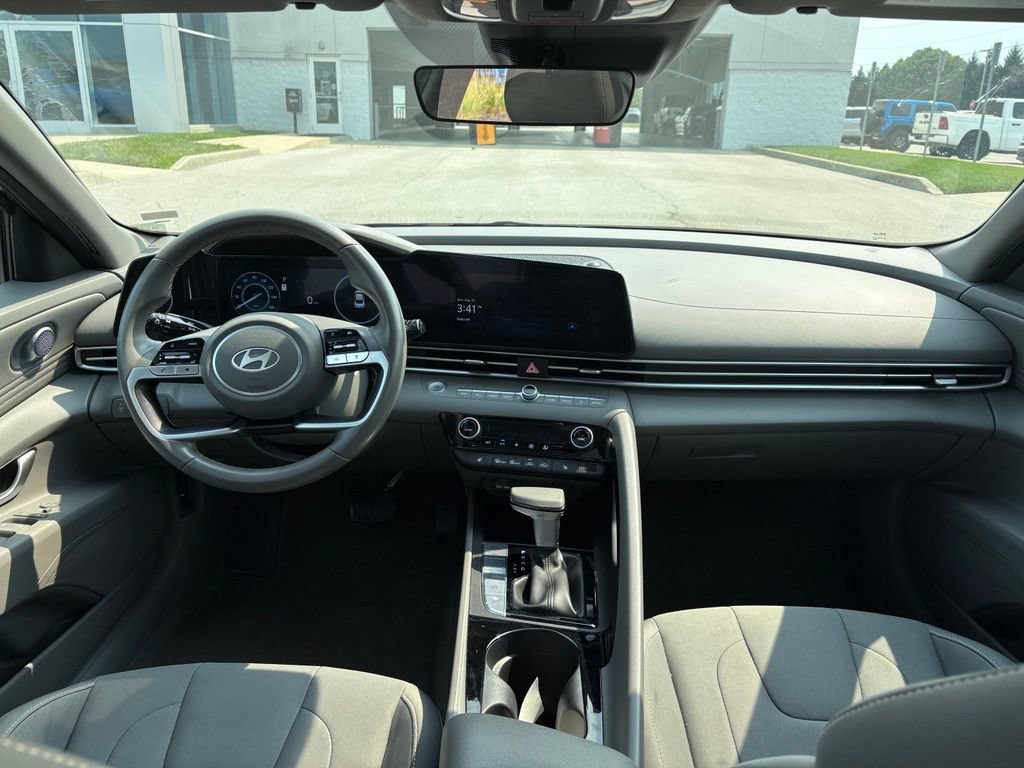 Used 2025 Hyundai Elantra SEL FWD image 18