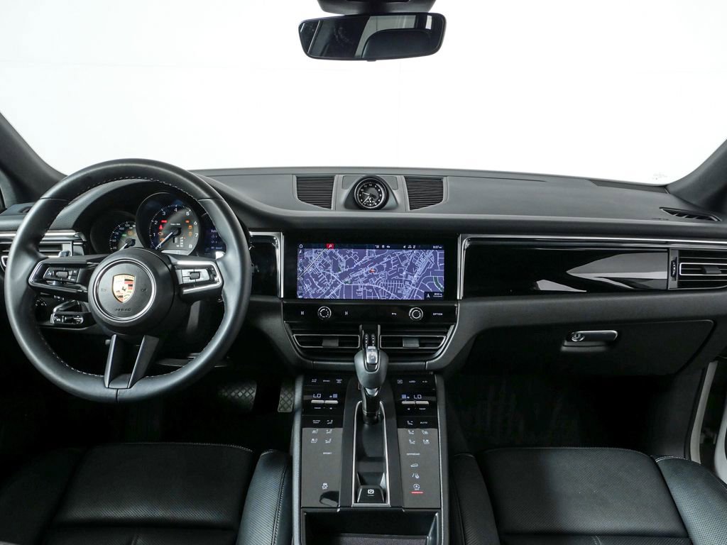 Certified 2024 Porsche Macan image 18