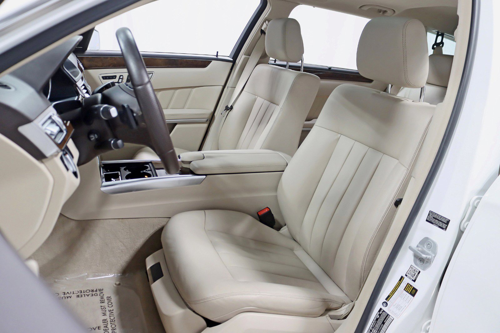 Used 2015 Mercedes-Benz E 350 E 350 4MATIC-Premium 1 Package w/ Premium 1 Package image 32