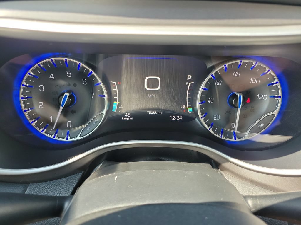 Used 2023 Chrysler Pacifica Touring-L FWD image 25