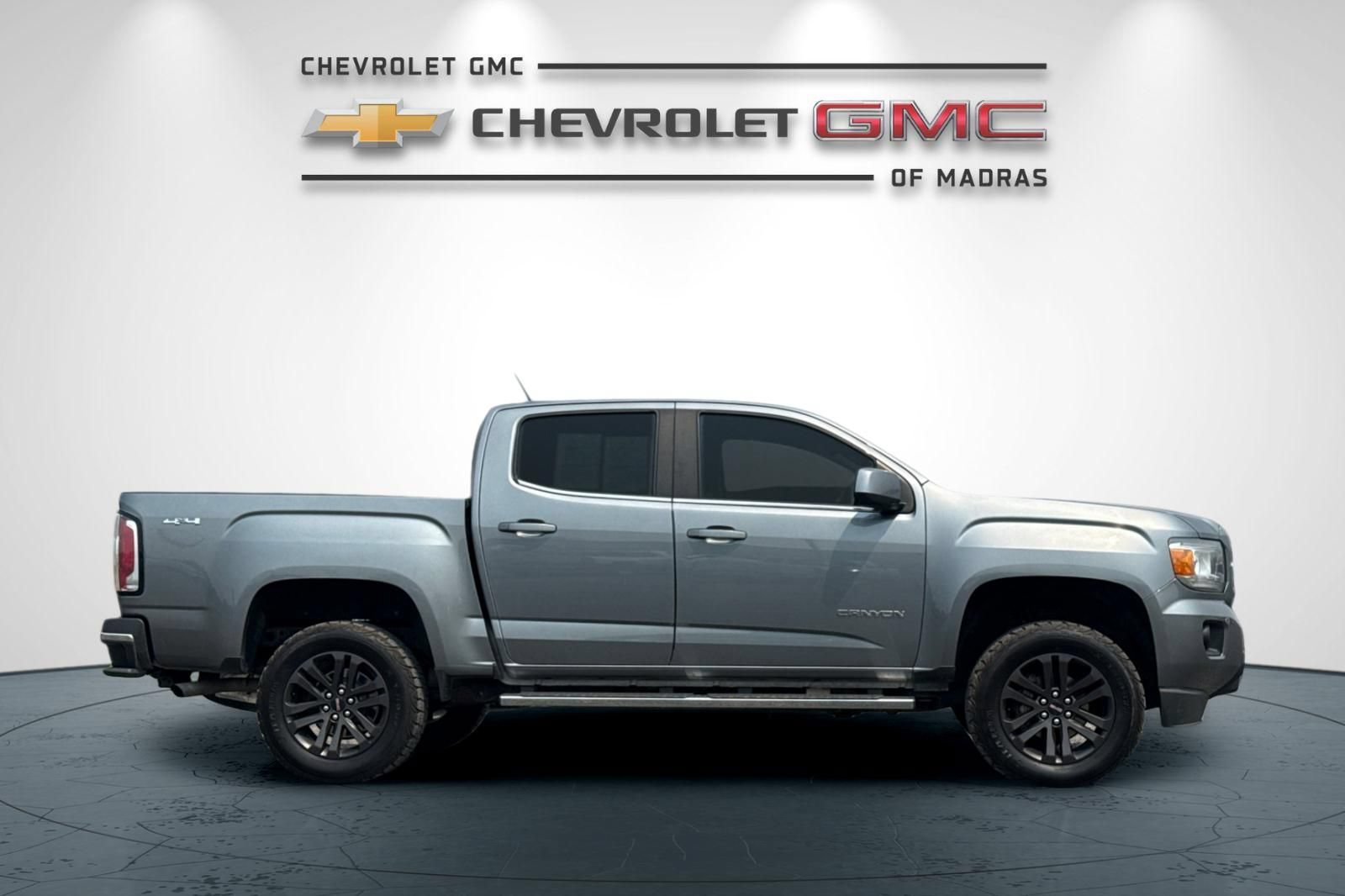 Used 2020 GMC Canyon SLE w/ Elevation Edition AWD/4WD image 2