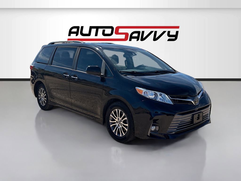 Used 2020 Toyota Sienna XLE w/ XLE Navigation Package image 1
