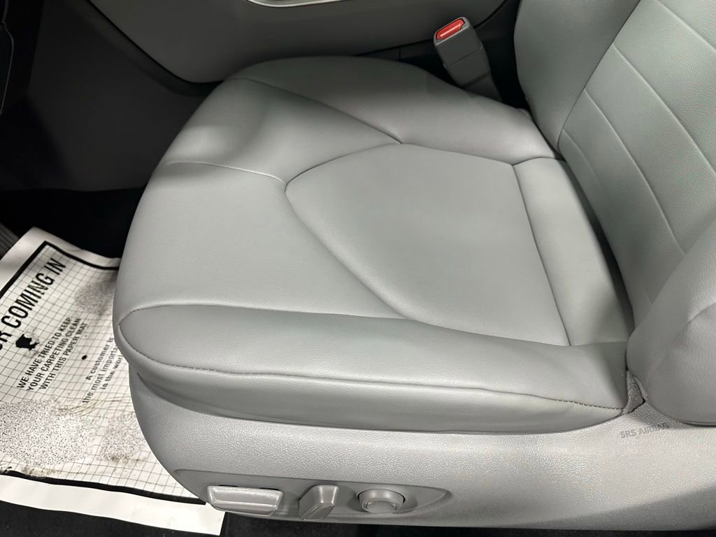 Used 2025 Toyota Highlander XLE image 13