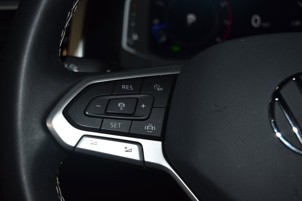 Used 2023 Volkswagen Atlas Cross Sport SE w/ Panoramic Sunroof Package image 9