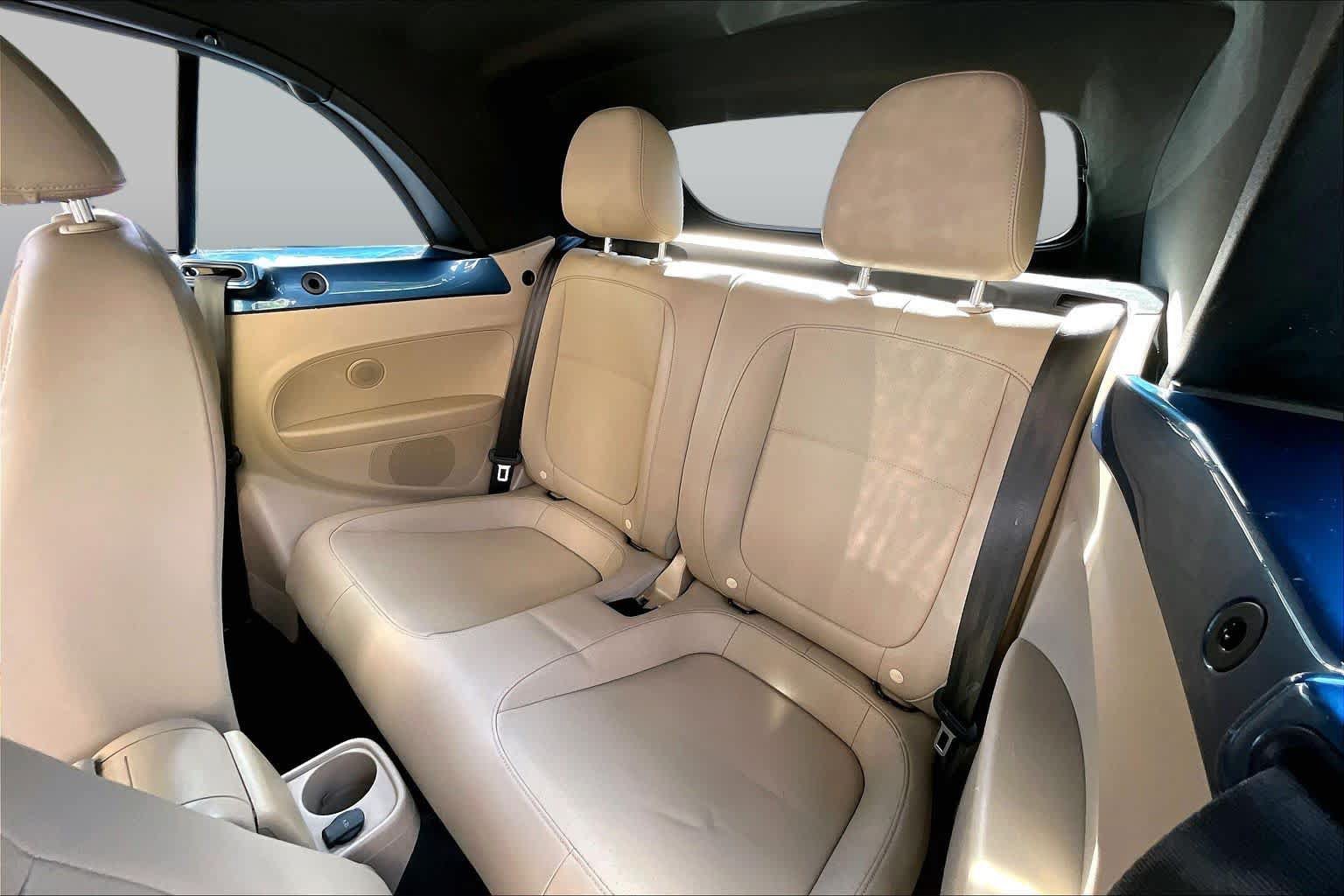 Used 2019 Volkswagen Beetle 2.0T SE FWD image 17