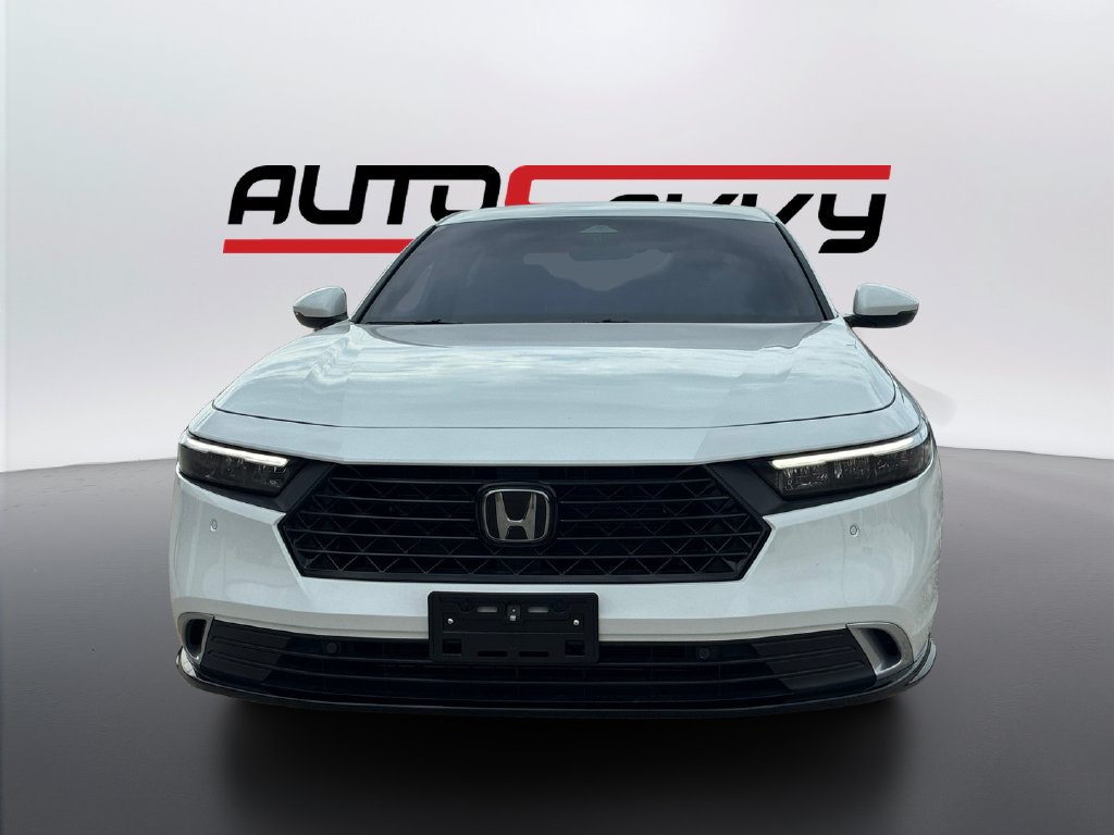 Used 2023 Honda Accord Touring image 2