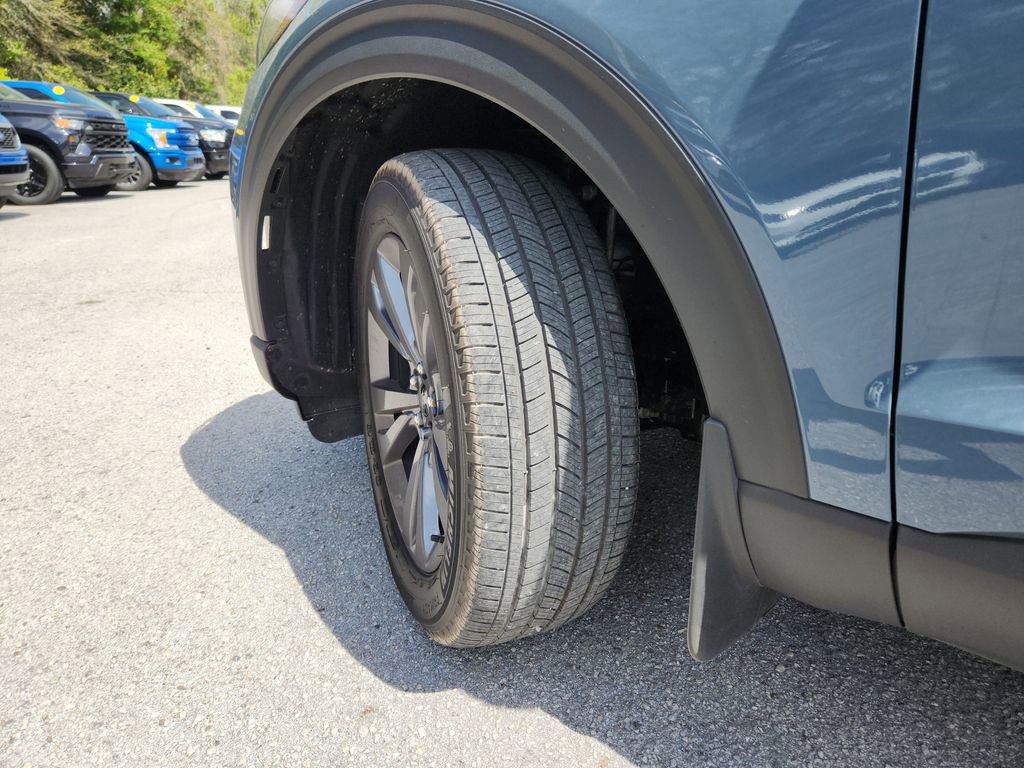 Used 2025 Ford Explorer Active w/ Active Comfort Package image 37