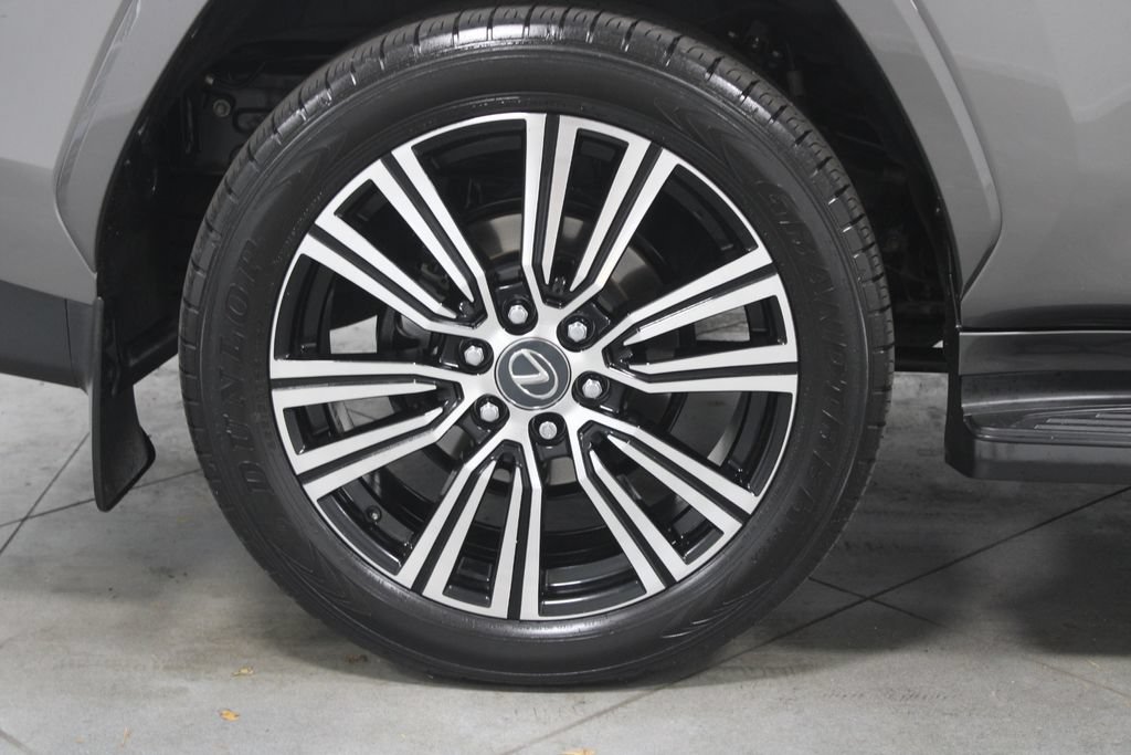 Used 2024 Lexus LX 600 4WD w/ Luxury Package image 14