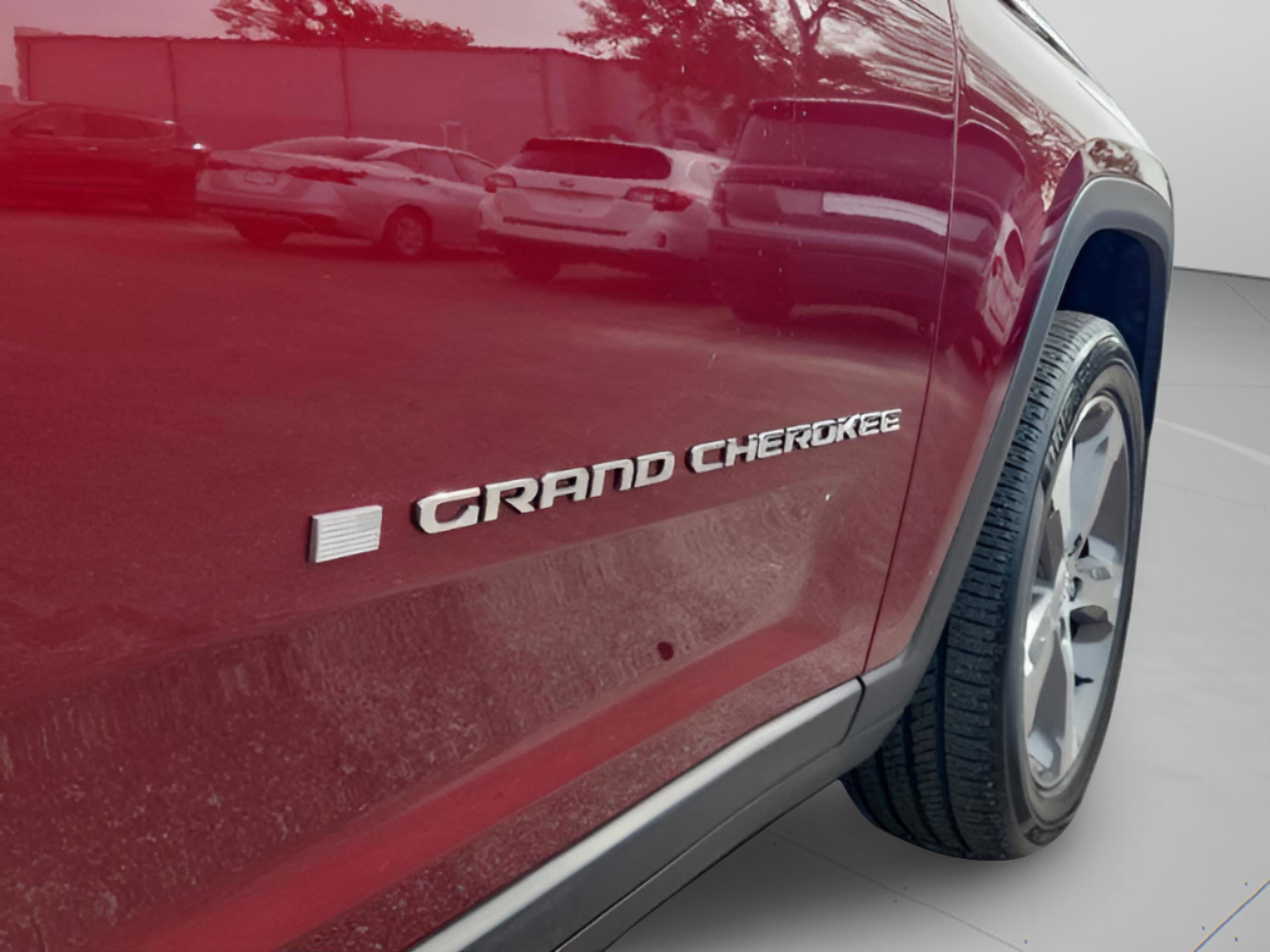 Used 2023 Jeep Grand Cherokee L Limited w/ Luxury Tech Group II image 3