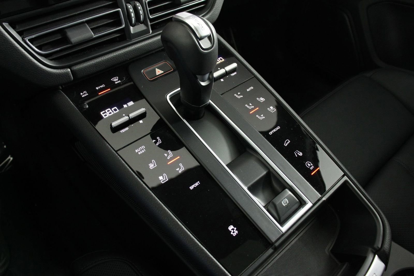 Certified 2025 Porsche Macan image 18