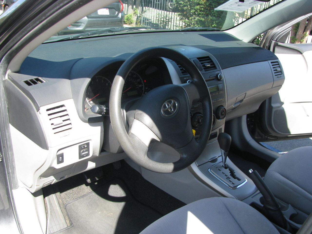 Used 2011 Toyota Corolla LE image 9