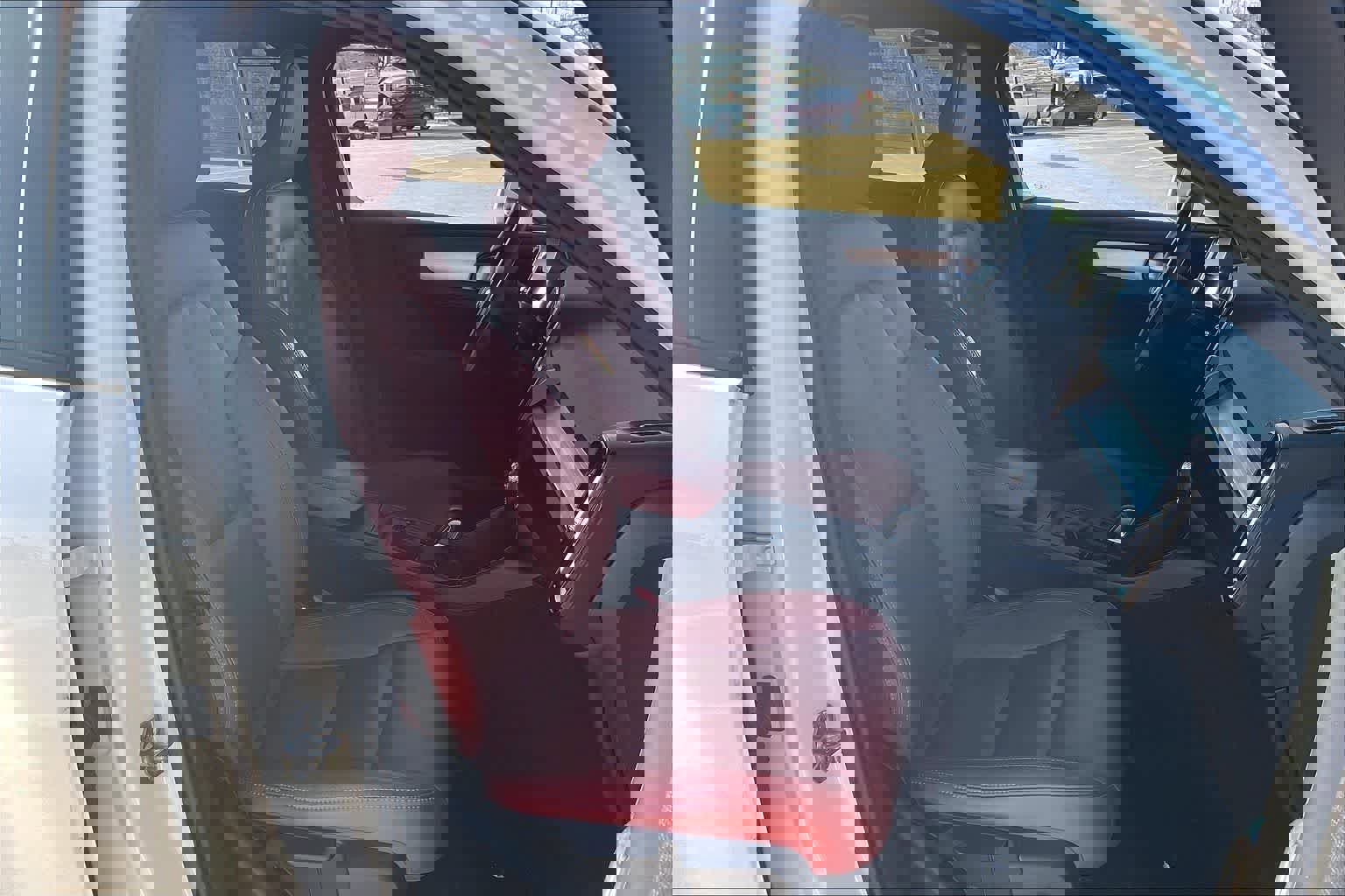 Used 2019 Volvo XC40 T5 Momentum image 13