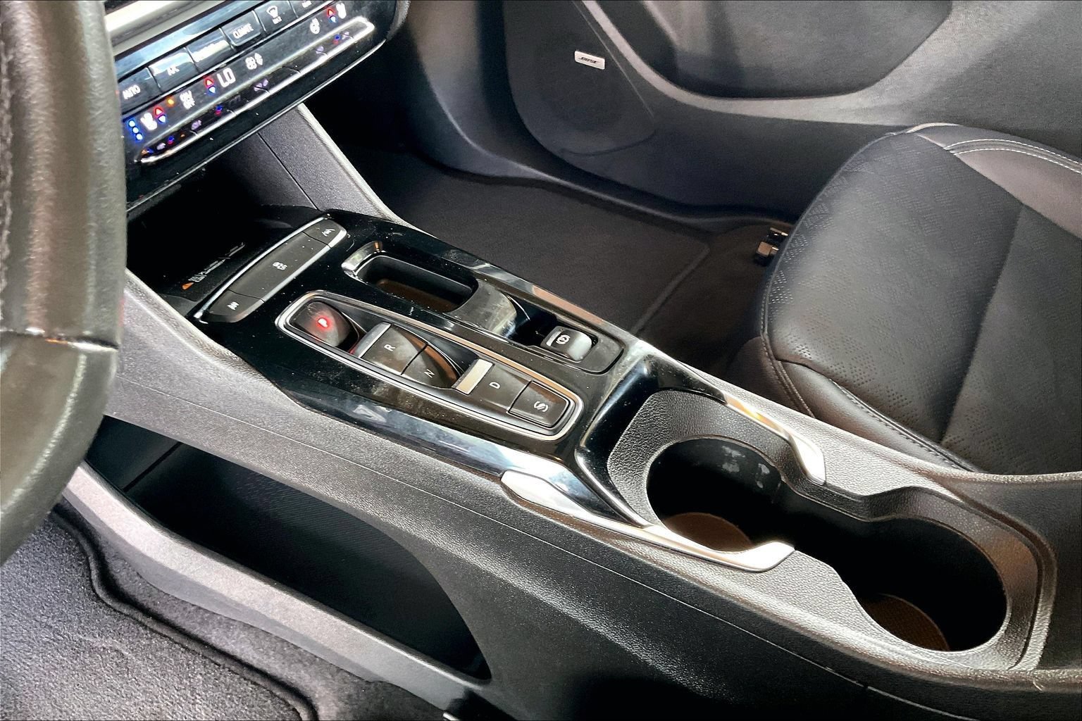Used 2022 Chevrolet Bolt EUV Premier w/ Sun & Sound Package FWD image 17