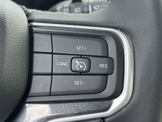 Certified 2024 Jeep Wagoneer 4WD image 29