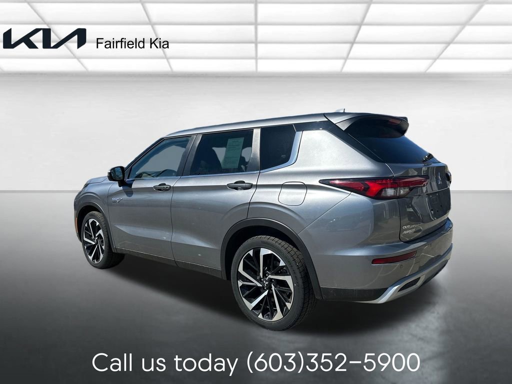 Used 2023 Mitsubishi Outlander SE AWD/4WD image 3