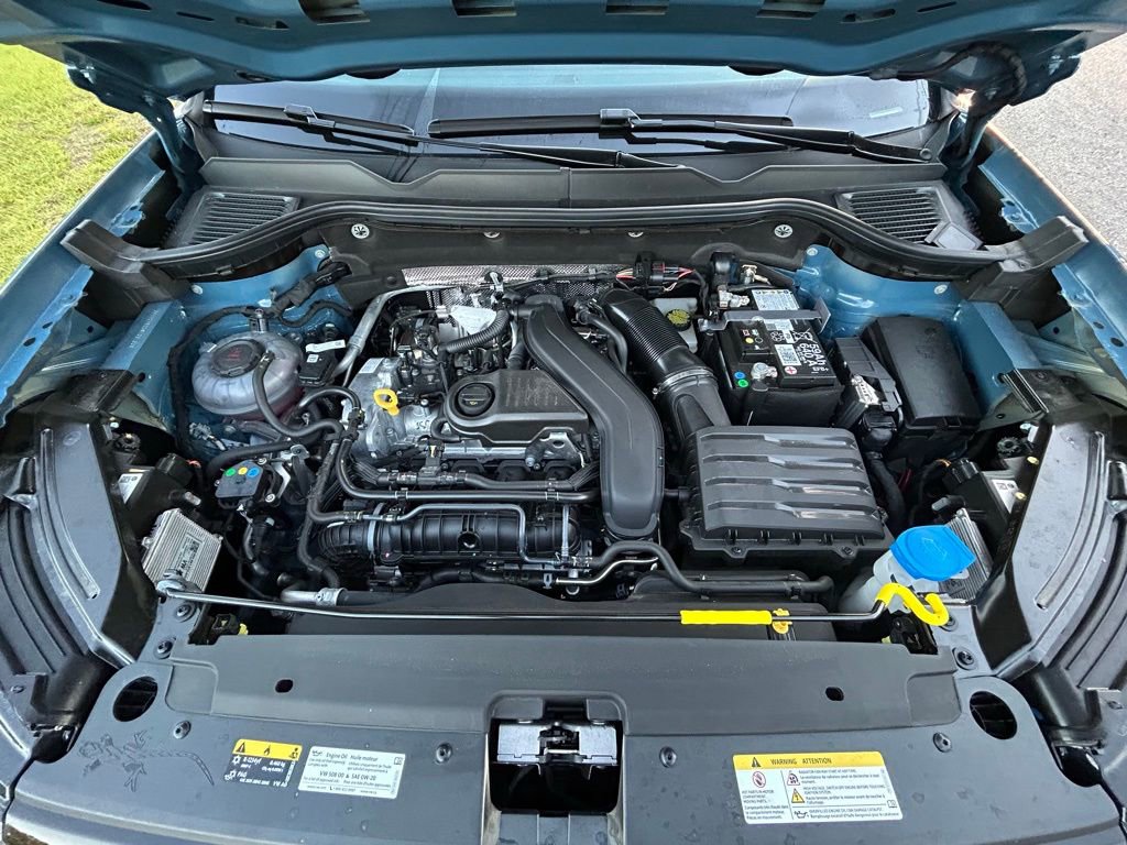 Used 2025 Volkswagen Taos SE image 11