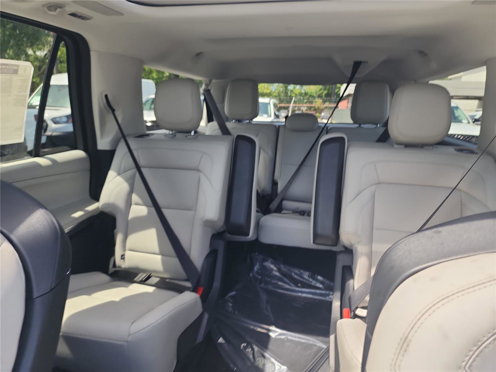 New 2026 Lincoln Navigator L Reserve AWD/4WD image 17