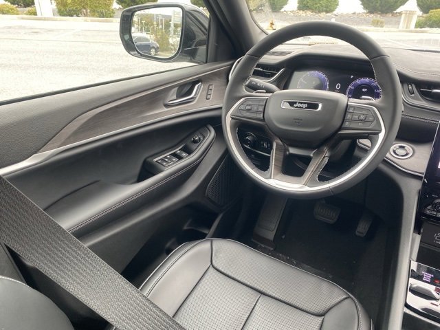 New 2025 Jeep Grand Cherokee L Limited w/ Luxury Tech Group II image 58