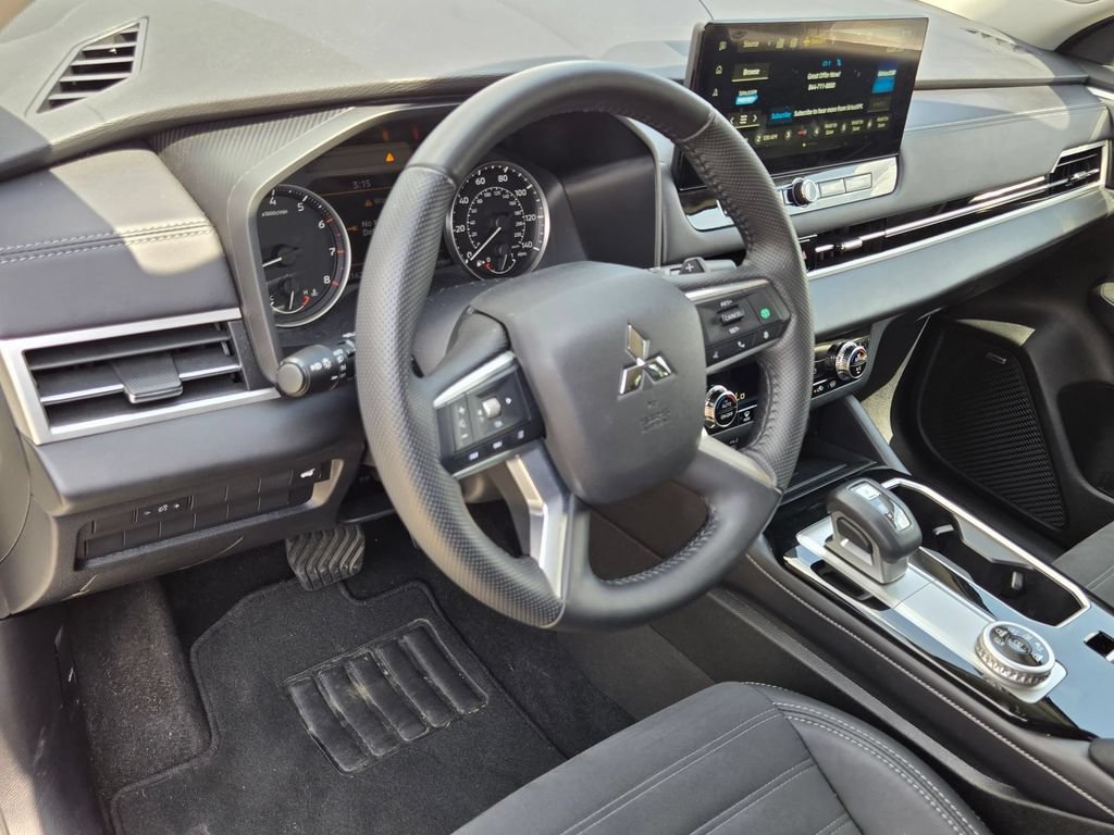 Used 2025 Mitsubishi Outlander SE AWD/4WD image 11