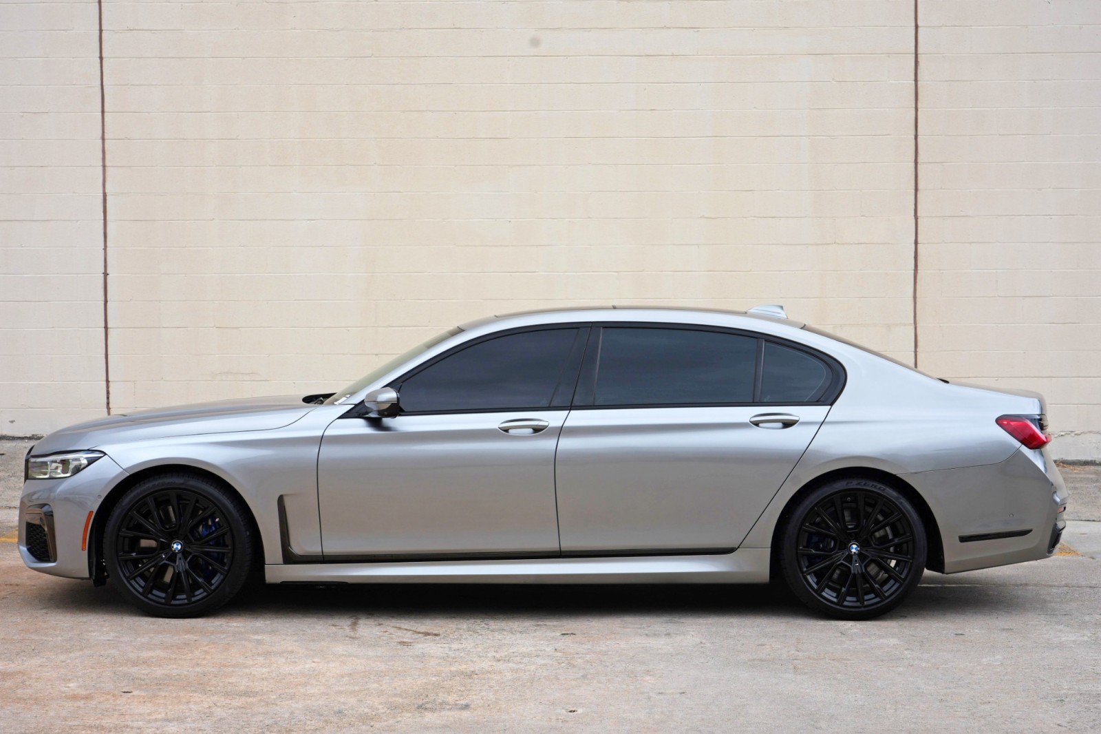 Used 2022 BMW 740i w/ M Sport Package RWD image 54