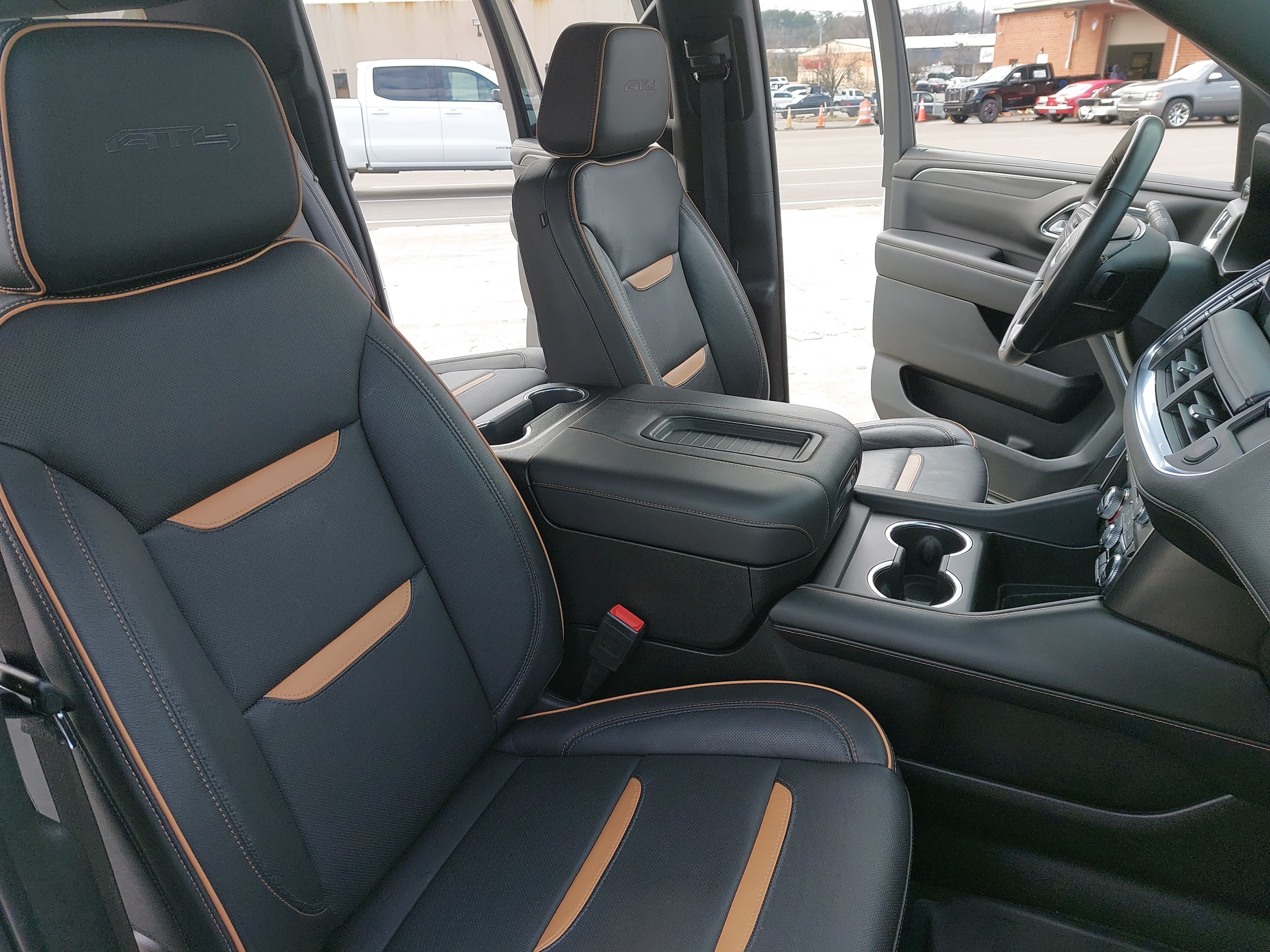 Used 2022 GMC Yukon XL AT4 AWD/4WD image 10