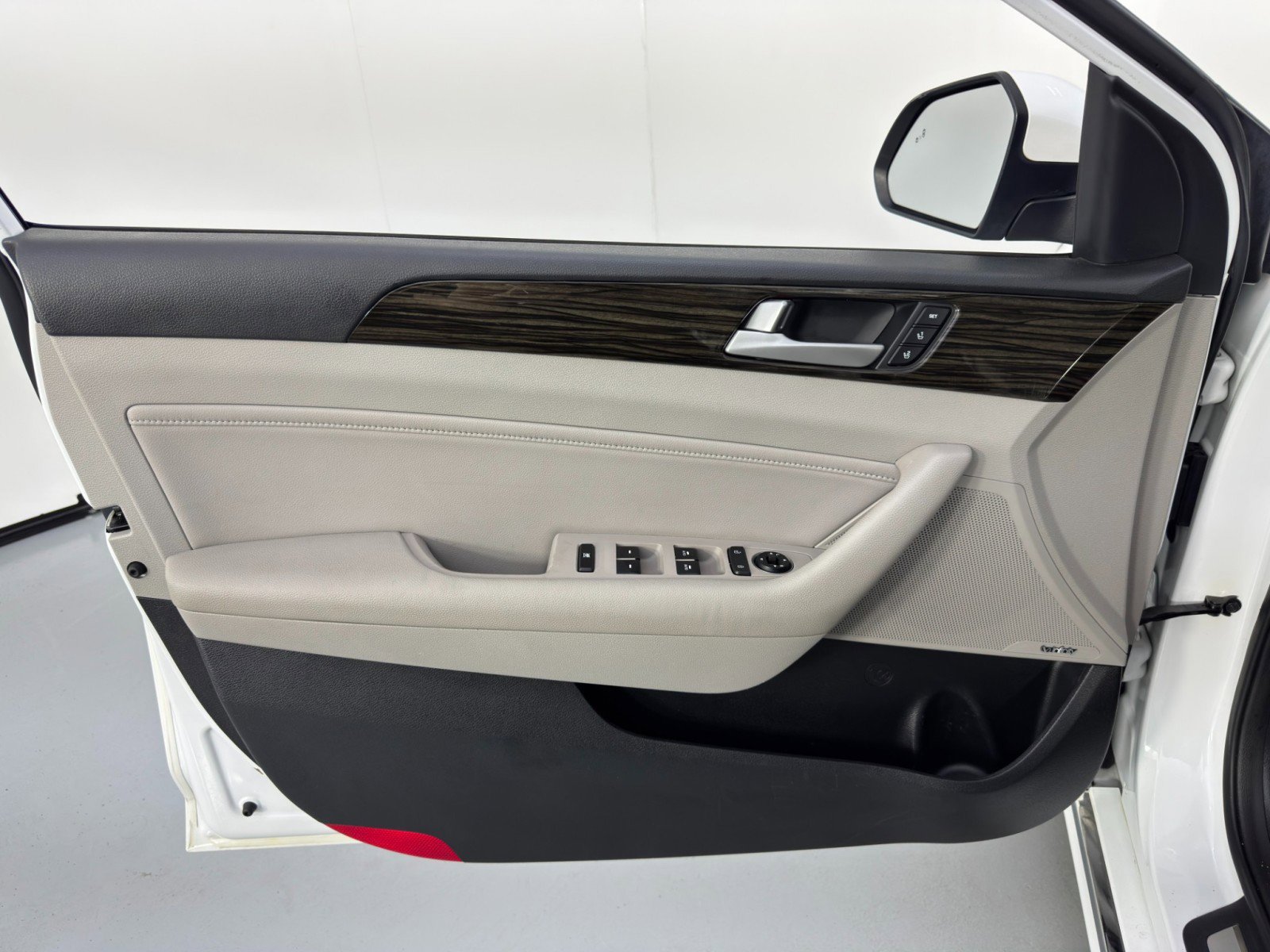 Used 2016 Hyundai Sonata Limited image 39